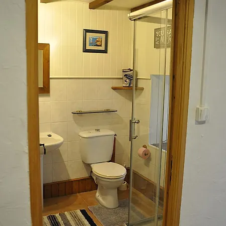 بيت للعطل Les Glycines Gites - Les Petites Pierres Gite - Shared Solar Heated Pool - Garden Spa - Small Dogs Welcome Vernoux-en-Gâtine