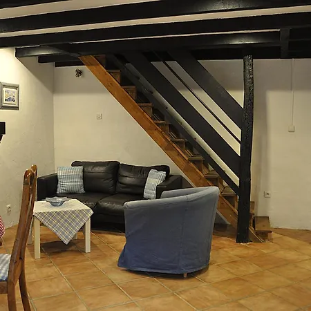 بيت للعطل Les Glycines Gites - Les Petites Pierres Gite - Shared Solar Heated Pool - Garden Spa - Small Dogs Welcome *