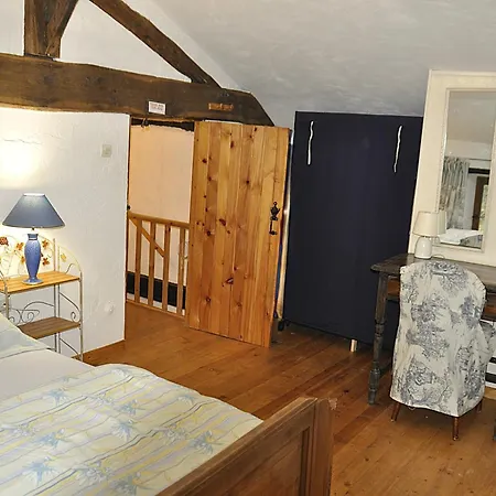 بيت للعطل Les Glycines Gites - Les Petites Pierres Gite - Shared Solar Heated Pool - Garden Spa - Small Dogs Welcome Vernoux-en-Gâtine