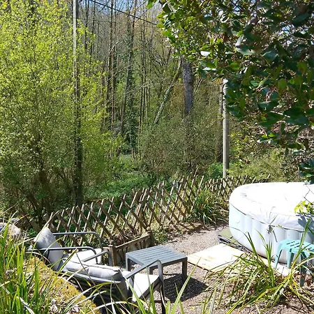 Les Glycines Gites - Les Petites Pierres Gite - Shared Solar Heated Pool - Garden Spa - Small Dogs Welcome بيت للعطل Vernoux-en-Gâtine